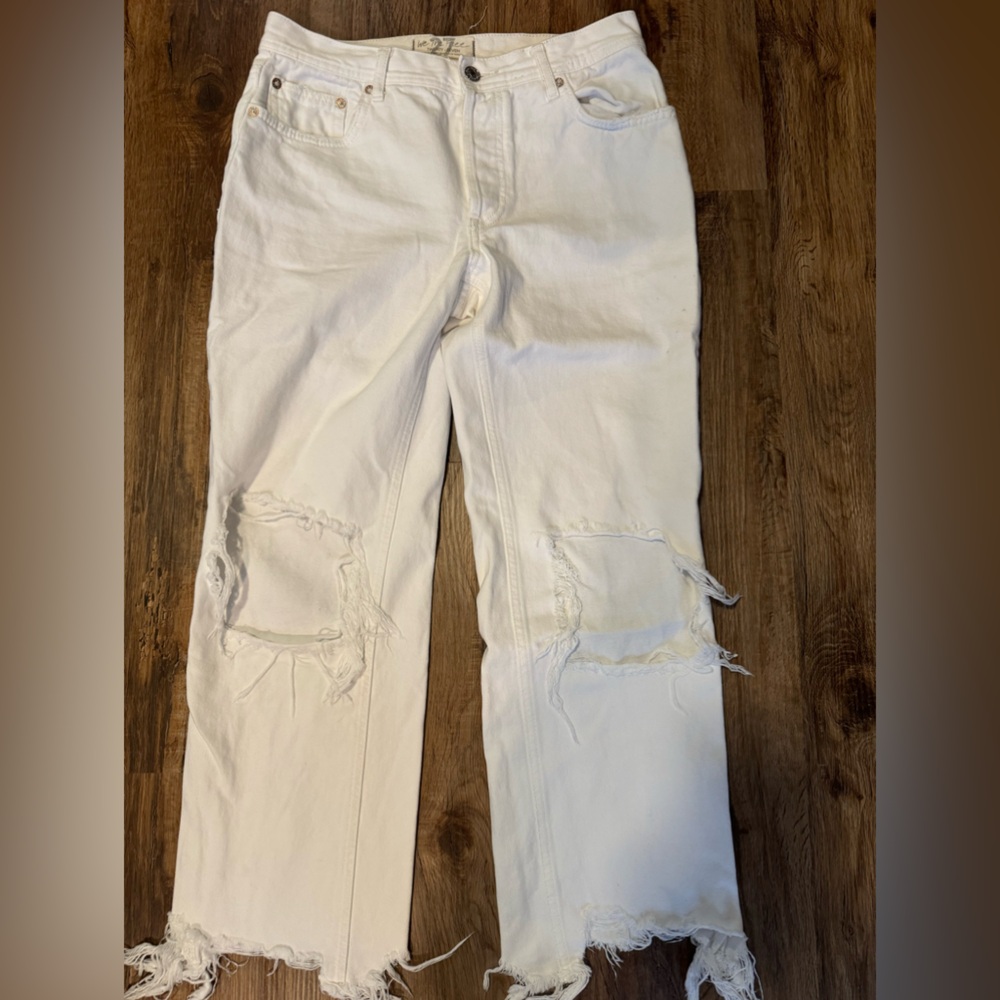 We the Free/ Size 27/ White Straightleg jeans